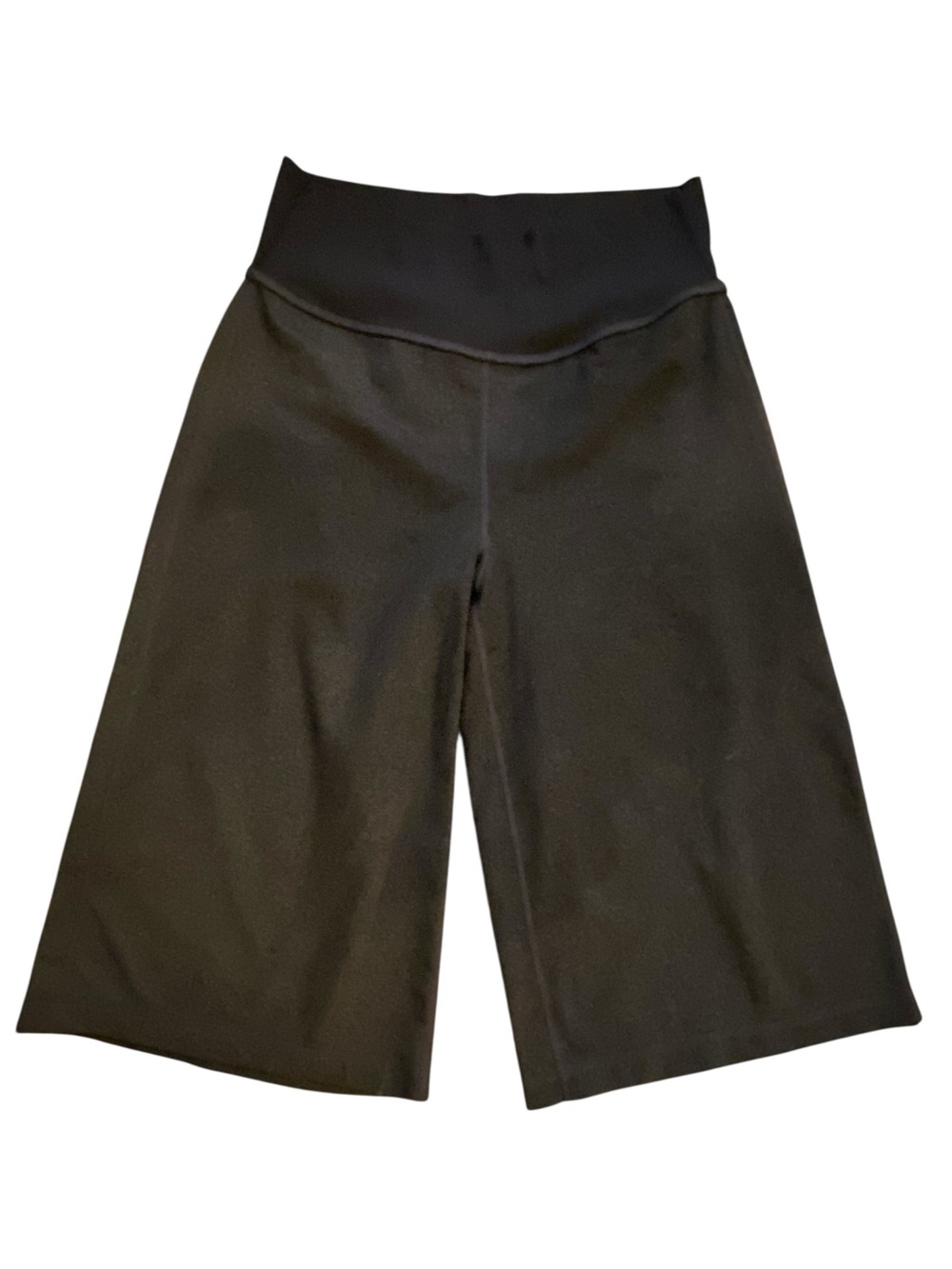 Lululemon wide leg Capris 10